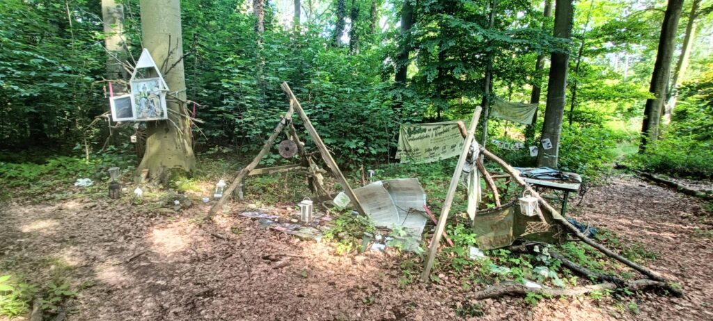 Bau einer Schutzhütte an der Gedenkstätte für Steffen Meyn und andere
